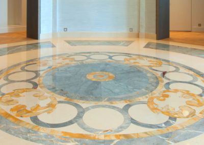 Apartment entrance in marble marquetry